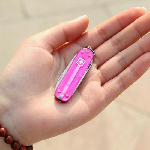 Ніж Victorinox CLASSIC рожевий напівпрозорий 0.6203.T5 Ніж Victorinox CLASSIC рожевий напівпрозорий 0.6203.T5